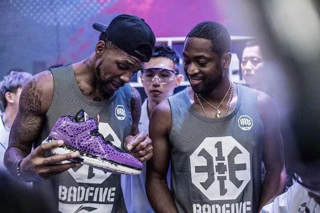 你故意的吧？范戴克防守传中时高举右手导致手球送点（被质疑故意？范戴克防守传中高举右手导致手球判点）