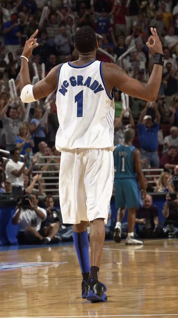 足球欧洲媒体评最佳11人阵容，无人争议（欧洲媒体评选足球最佳十一人，公认无争议）