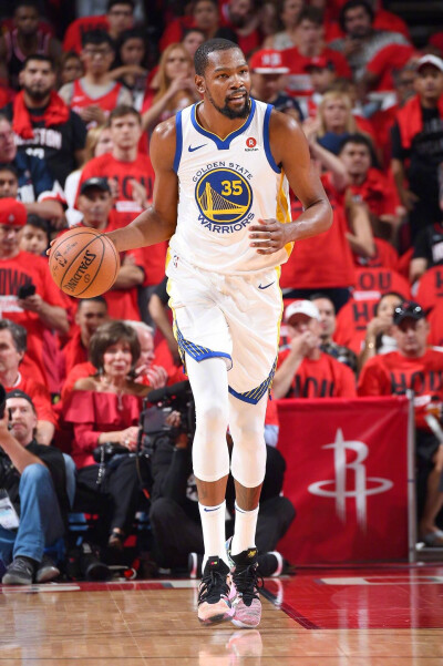 “玉面杀手”张玉宁将执掌苏超宿迁队（绰号“玉面杀手”的张玉宁出任苏超宿迁队主帅）