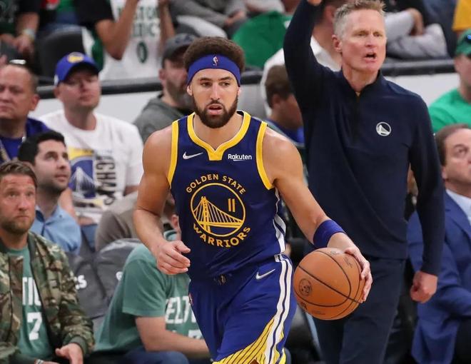 马丁内斯称赞B费：他是助攻之王，曼联在他上场时截然不同（马丁内斯力挺B费：助攻王在阵，曼联判若两队）