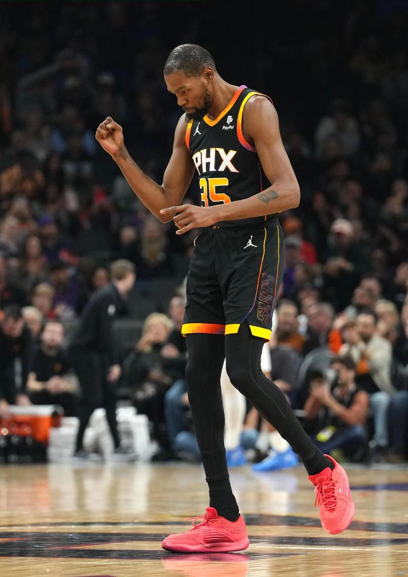 布拉德利：我小时候经常在自家花园里滑铲模仿杰拉德（布拉德利：童年常在自家花园练滑铲模仿杰拉德）